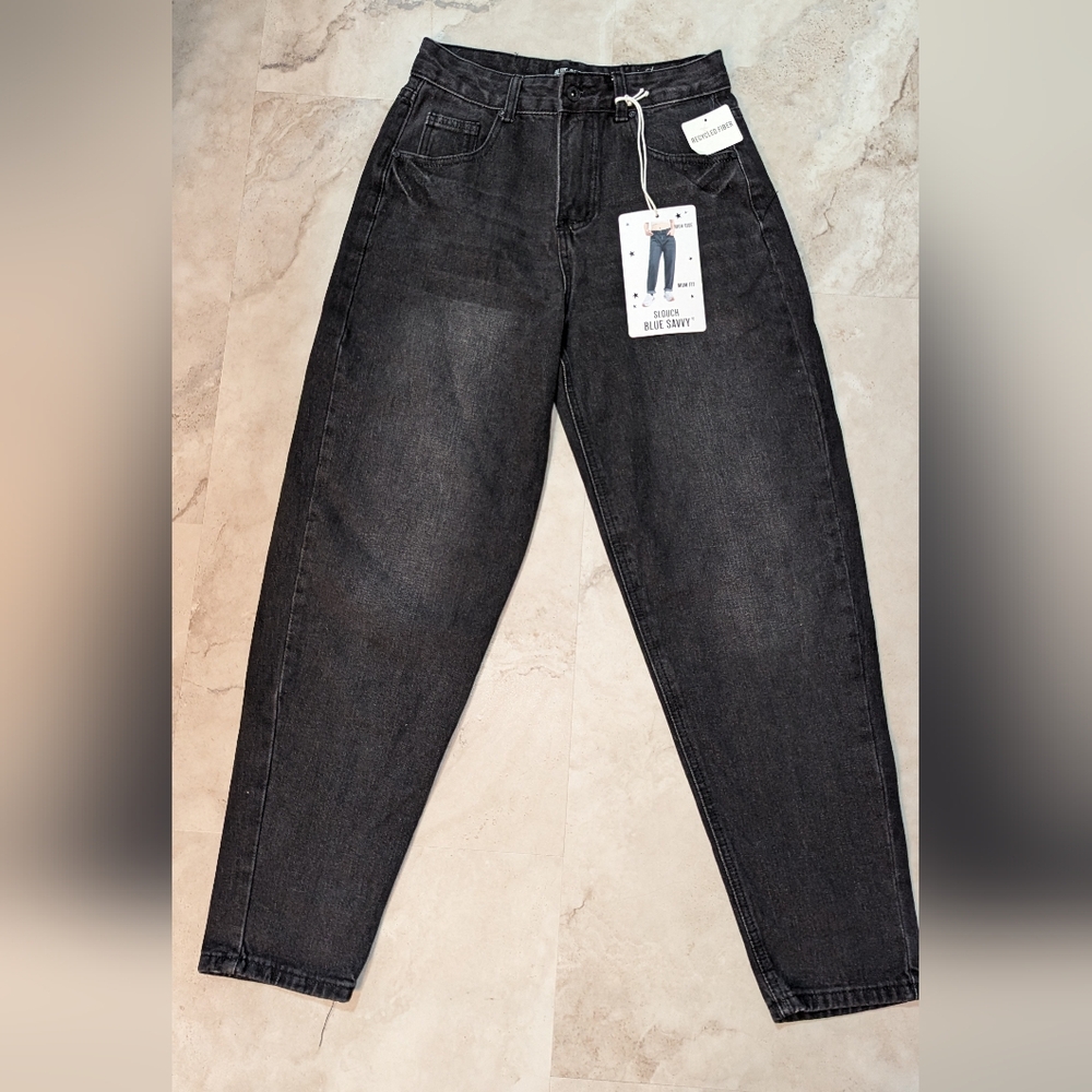 NWT SLOUCHY MOM FIT BLACK JEANS